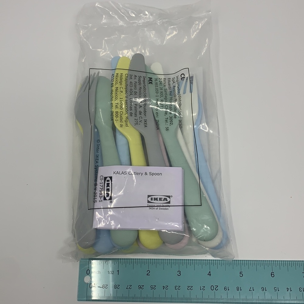 18-piece IKEA KALAS flatware set, mixed colors, plastic forks, knifes, spoons - Picture 5 of 5